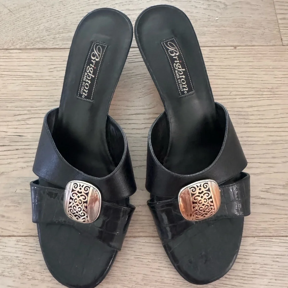 Brighton Kaye black leather sandals with patent croc-embossed strap size 7